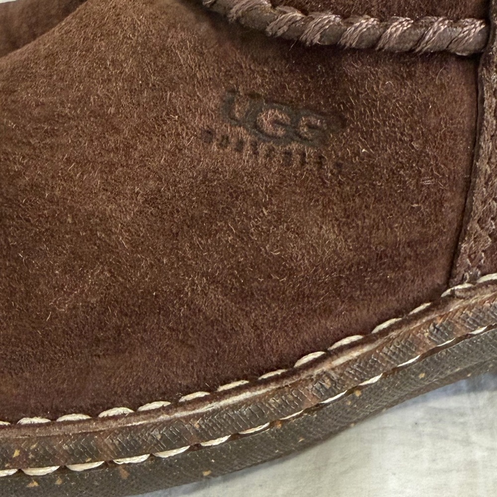 Ugg Cove Dark brown ankle boots 5178 Genuine Sheepskin size 7 - Picture 10 of 14